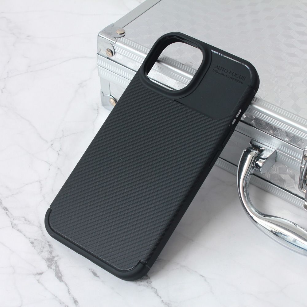 Torbica Defender Carbon za iPhone 15 6.1 crna